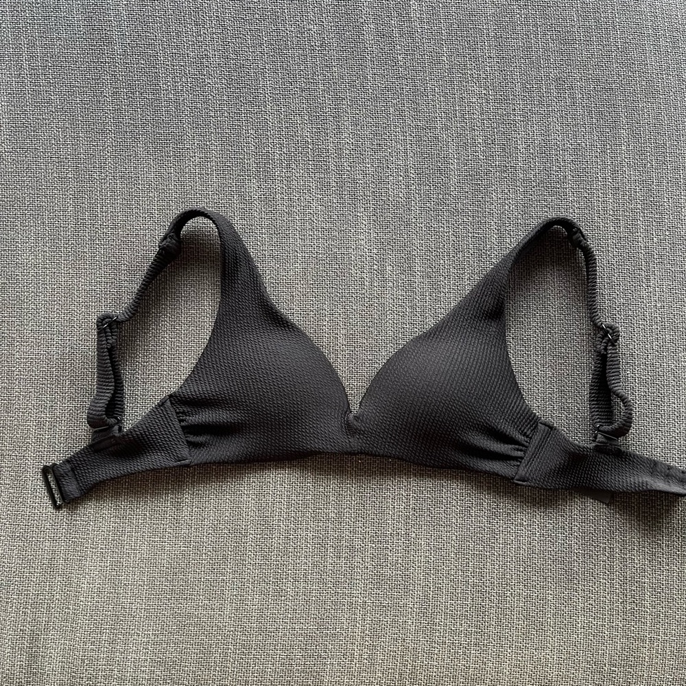 H&M Black bikini top size US2